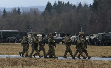 Ushtria amerikane në Poloni përgatitet për të pritur refugjatët nga Ukraina  