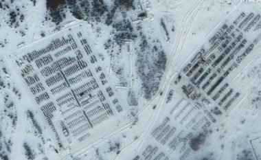 Imazhet e reja satelitore tregojnë se trupat ruse kanë lëvizur më afër kufirit me Ukrainën