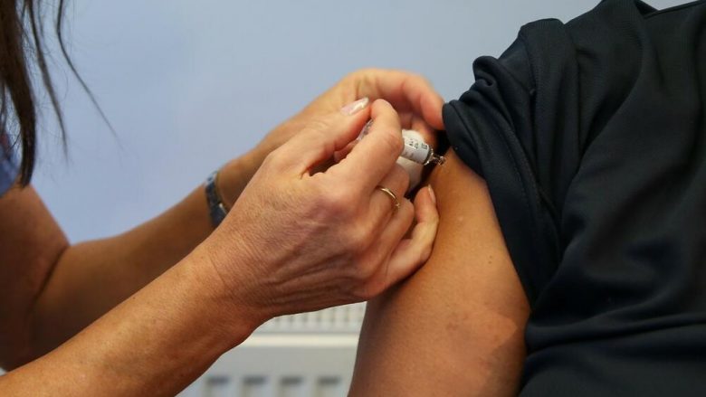 U ofroi punonjësve nga 5 mijë euro që të vaksinohen kundër COVID-19, biznesmenit gjerman i kushtuan 2,5 milionë euro