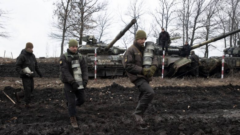 Ukraina raporton dy ushtarët të vrarë nga bombardimet e separatistëve