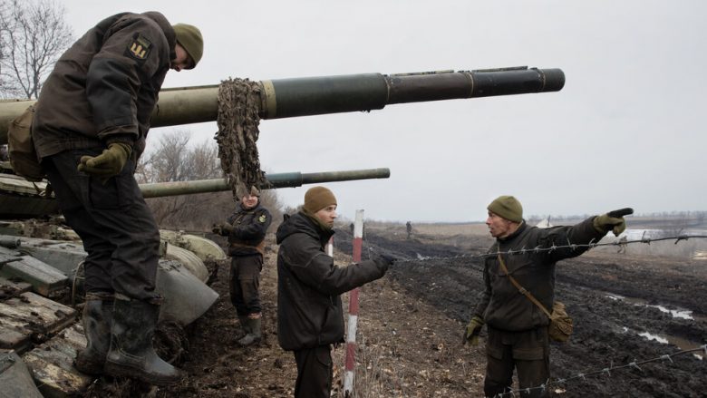 Gjermania ndryshon qëndrim, miraton transferimin e armëve në Ukrainë