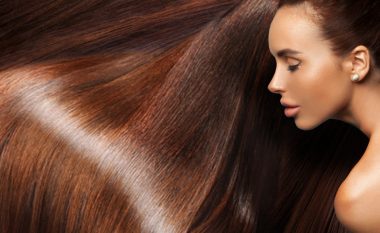 Drejtoni flokët në shtëpi: Trajtim natyral me keratinë nga farat e lirit