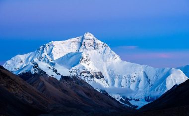 Akullit që iu deshën 20 shekuj për t’u formuar në malin Everest është shkrirë për rreth 25 vjet