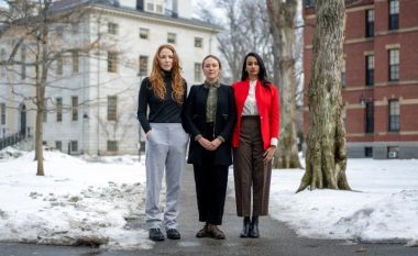 Tri studente paditin Harvardin – ato pretendojnë se një profesor i ngacmoi seksualisht, universiteti nuk i mbrojti