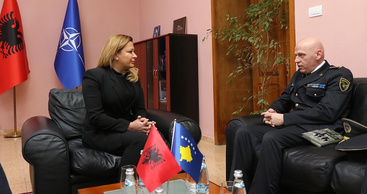 Zëvendësministrja e Mbrojtjes Bici pret komandantin e FSK-së, Shqipëria do të rrisë numrin e trupave në misionin e KFOR-it