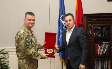 Niko Peleshi takon komandantin e KFOR-it: Mision i rëndësishëm për sigurinë e Kosovës dhe të gjithë rajonit