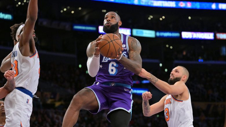 Clippers marrin fitoren e gjashtë radhazi ndaj rivalit lokal Lakers, Harden debuton me fitore te 76ers