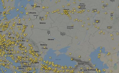 Gjurmuesi i fluturimeve tregon ‘gjendjen në qiellin’ mbi Ukrainë dhe Rusinë perëndimore