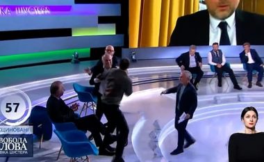 “Tradhtari dhe patrioti në Ukrainë” – gazetari ukrainas dhe politikani pro-rusë qërojnë hesapet live në televizion