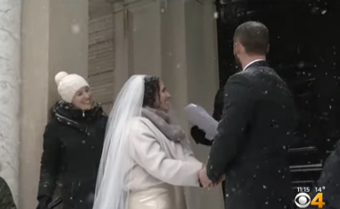 Çifti i Rhode Island zhvilloi ceremoninë e dasmës në stuhi bore