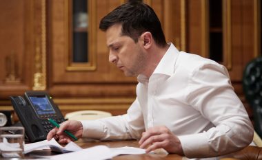 Si u bë telefoni, arma më efektive e presidentit ukrainas, Volodymyr Zelensky