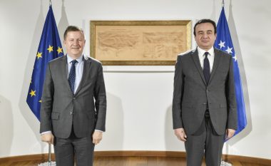 Szunyog falënderon Kurtin për rreshtimin e Kosovës krah BE-së për sanksionet ndaj Rusisë