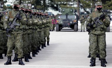 Në 14 vjetorin e Pavarësisë, kuadratet e FSK-së parakalojnë me Policinë e Kosovës