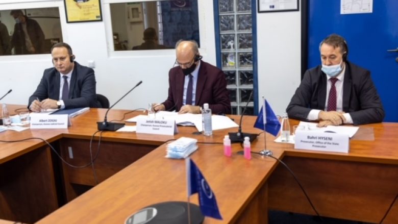 ​Kryesuesi i KPK-së takohet me delegacionin e Komisionit të Venecias, diskutohet vetingu