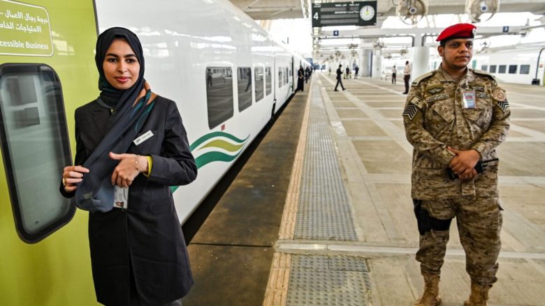 E pazakontë në Arabinë Saudite – 28 mijë gra dëshirojnë të punojnë si shofere të trenit