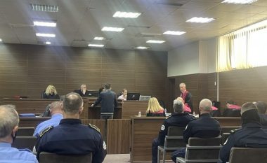 Gjykimi për vrasjen shkaku i borxhit në Ferizaj, dëshmitari thotë se njëri i akuzuar e kishte armën në dorë e më pas ia mori tjetri