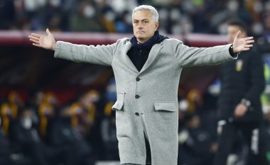Mourinho me fshesë në dorë, ka larguar plot 20 futbollistë që nga ardhja e tij në Romë
