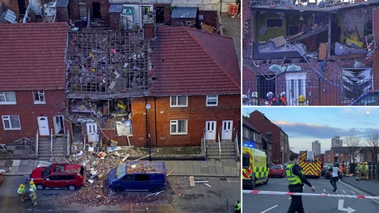 Një shpërthim që dyshohet të jetë nga gazi ka “ndarë në dysh” një shtëpi në Angli – dy persona kanë përfunduar në spital