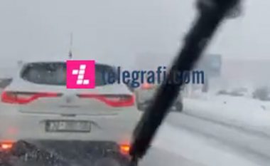 Reshjet e borës në Autostradën “Ibrahim Rugova”