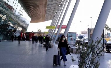 Nën efektin e shumë medikamenteve, piloti i linjës Tiranë-Luton urdhëroi ndalimin e fluturimit për shtetasen shqiptare