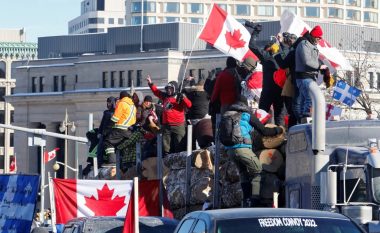 Kryeqyteti i Kanadasë shpall gjendjen e jashtëzakonshme si përgjigje ndaj protestave të shoferëve të kamionëve kundër kufizimeve mbi COVID-19