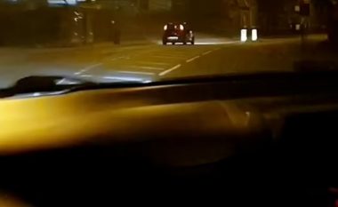 Sekondat para aksidentit me fatalitet në Birmingham të Anglisë: Viktima mbante një shishe vodka dhe filmonte, derisa shoku i tij voziste me shpejtësi dhe përplaset për një pemë
