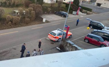 Njëri goditet me thikë, përfundon në gjendje të rëndë në spital – detajet e ‘përplasjes mes shqiptarëve për një vendparkim’ në Zvicër