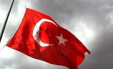 E larguan flamurin e Turqisë nga një shtyllë elektrike, pesë të arrestuar në Prizren