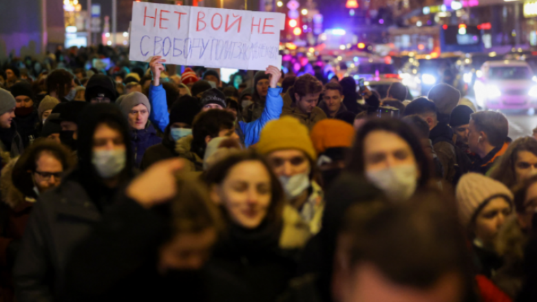 Presidenti ukrainas thotë se Rusia do të detyrohet të flasë, falë protestuesve rusë