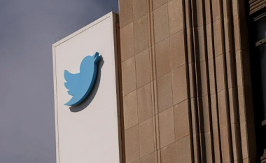 Twitter ndalon reklamat në Rusi dhe Ukrainë