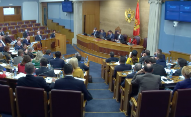 Nuk shkurtohet mandati i Kuvendit të Malit të Zi – pritet seanca për shkarkimin e kryeministrit Zdravko Krivokapiq