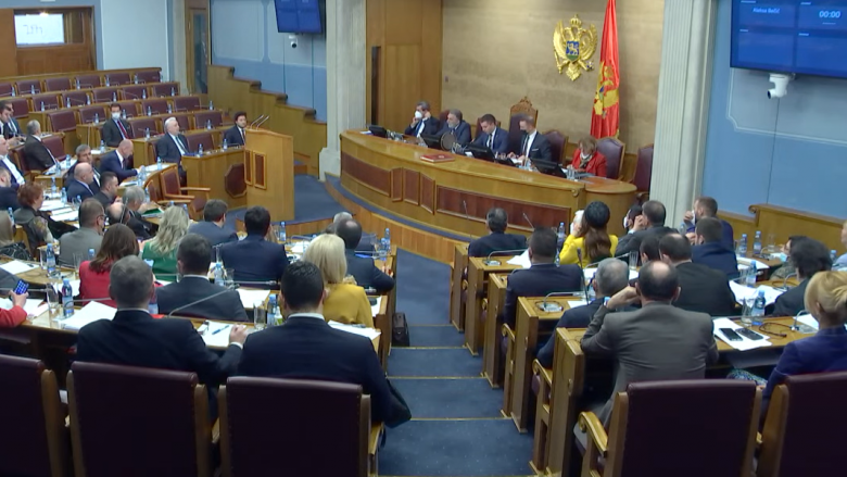 Nuk shkurtohet mandati i Kuvendit të Malit të Zi – pritet seanca për shkarkimin e kryeministrit Zdravko Krivokapiq