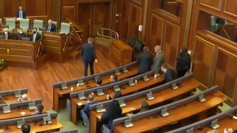 Fjalimi i Kurtit në Kuvend, opozita braktis sallën
