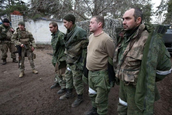 Kapen rob ushtarët rusë, ministri i Jashtëm ukrainas: Nëna dhe gra të ushtarëve, ktheni burrat tuaj në shtëpi – ata erdhën për të vrarë njerëz të pafajshëm