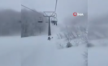 Bllokohet teleferiku në një qendër skijimi në Turqi, qytetarët fillojnë të hidhen nga ajri për t’i shpëtuar të ftohtit