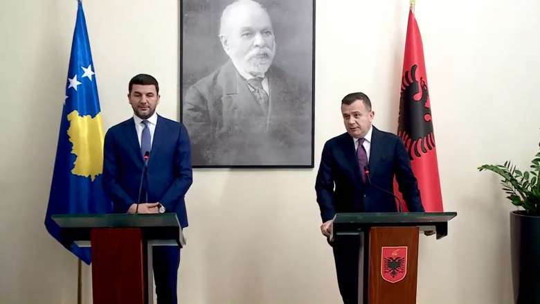 Taulant Balla takon Memli Krasniqin në Tiranë, pajtohet për rritjen e bashkëpunimit mes dy grupeve parlamentare