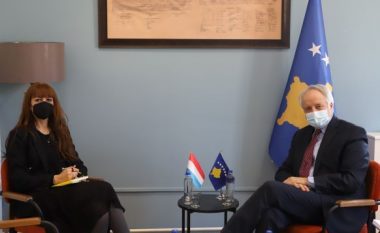 Latifi takoi ambasadoren e Dukatë së Luksemburgut, dakordohen për vizitën e ministrit të shëndetësisë së këtij vendi në Kosovë