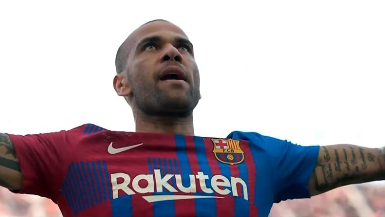 Dani Alves kthehet që ta përndjekë Atleticon në Camp Nou me një gol të bukur