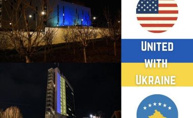 Ambasada Amerikane publikon pamje të objektit të tyre dhe Qeverisë së Kosovës me flamurin e Ukrainës: Dritat tona shkëlqejnë si një