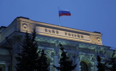 Banka Qendrore e Rusisë rrit normat e interesit, mbyllet tregu i aksioneve në vend
