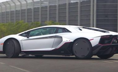 Shikoni Lamborghinin e parë me mbulesa të rrotave