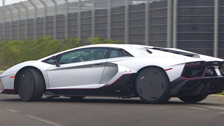 Shikoni Lamborghinin e parë me mbulesa të rrotave
