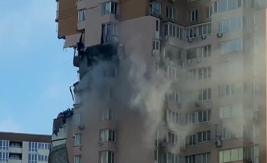 Një apartament u godit nga raketat gjatë natës në Kiev, nuk dihet nëse ka viktima