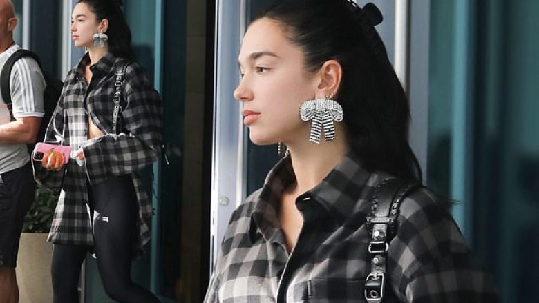 Dua Lipa arrin në Miami, fotografohet pa makijazh ndërsa tregon me krenari bukurinë e saj natyrale