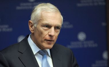 Wesley Clark e këshillon Putinin rreth Ukrainës: Largohu ose do të paguash çmim të tmerrshëm