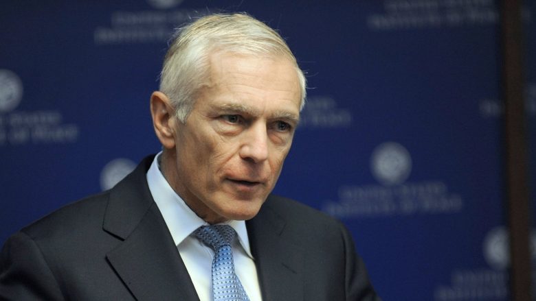 Wesley Clark e këshillon Putinin rreth Ukrainës: Largohu ose do të paguash çmim të tmerrshëm