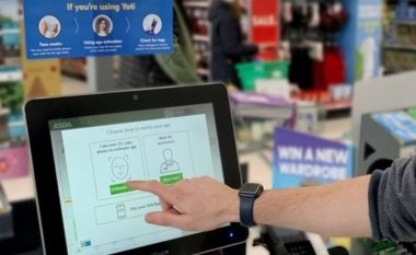 Kamerat e supermarketeve në Mbretërinë e Bashkuar fillojnë testimin për të gjetur moshën e blerësve të alkoolit