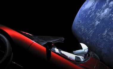 Musk dërgoi katër vjet më parë një veturë Tesla në hapësirë – por ku është ajo tani?
