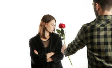 Cilat gjeste romantike janë vërtet të dyshimta për femrat