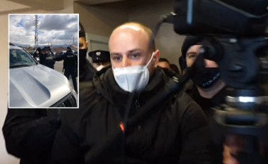 Momenti i arrestimit të kameramanit në zyrat e ndërmarrjes “AgroKosova Holding”